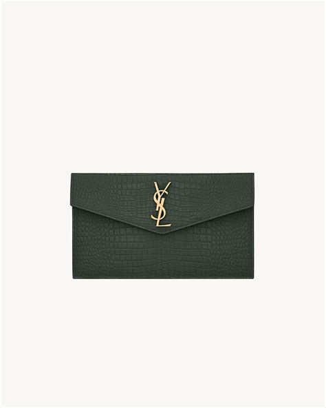 pochette ysl coccodrillo|Pochette Uptown de piel repujada de cocodrilo brillante .